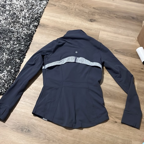 Lululemon define jacket size 10 FLAWED - Picture 8 of 9